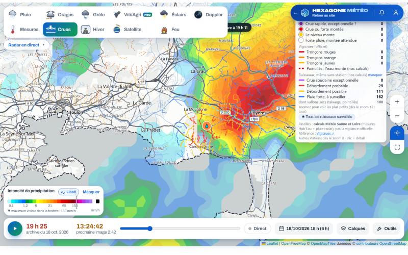 Carte Crues Hexagone Météo, 18 octobre 2026 à 19 h 25 : ruisseaux en rouge à Carqueiranne et Hyères